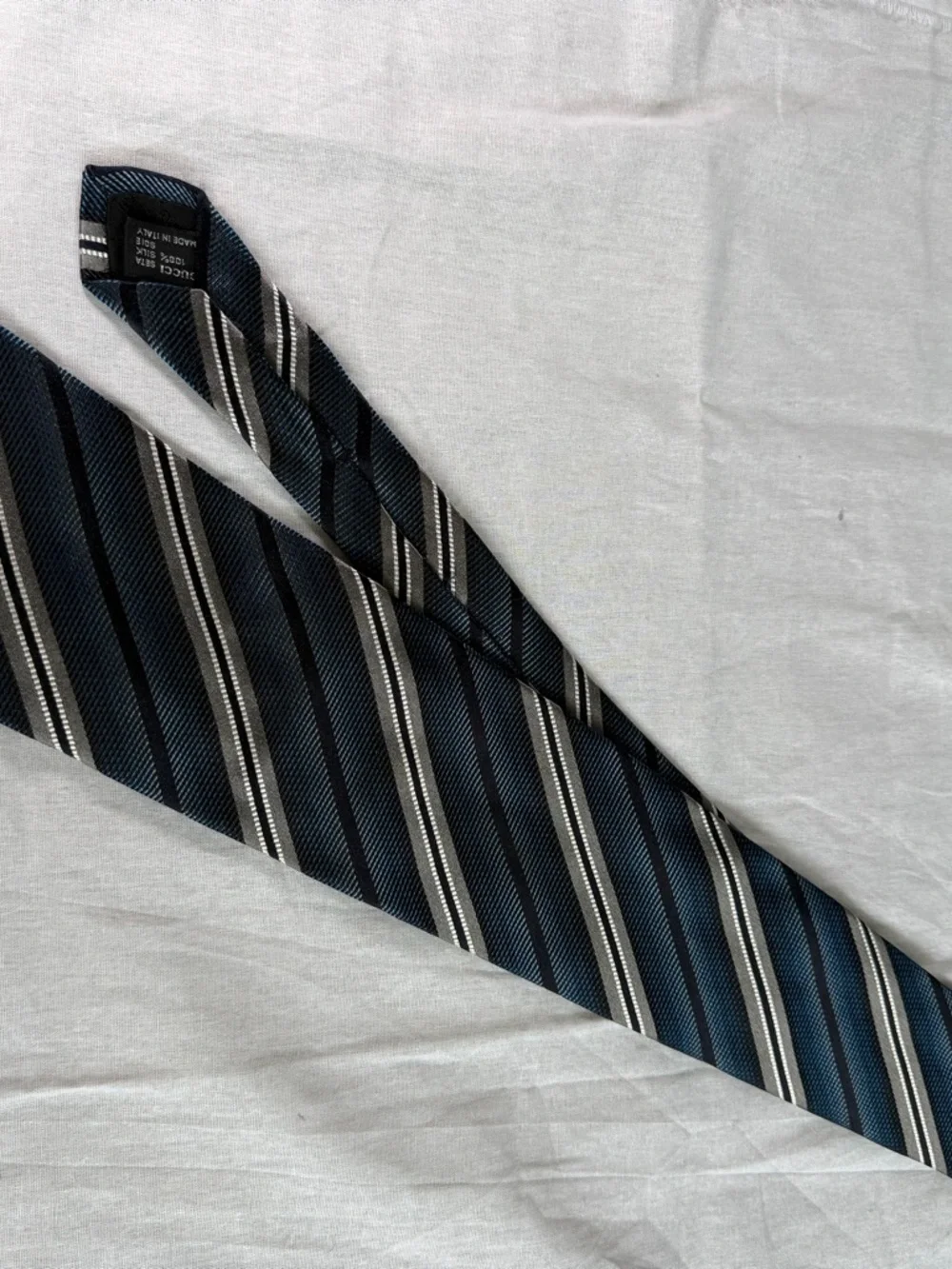 Gucci Teal and Silver Diagonal Stripe Silk Tie - Picture 4 of 5